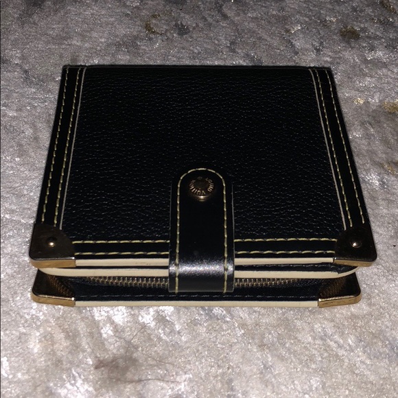 Louis Vuitton zipper Suhali wallet